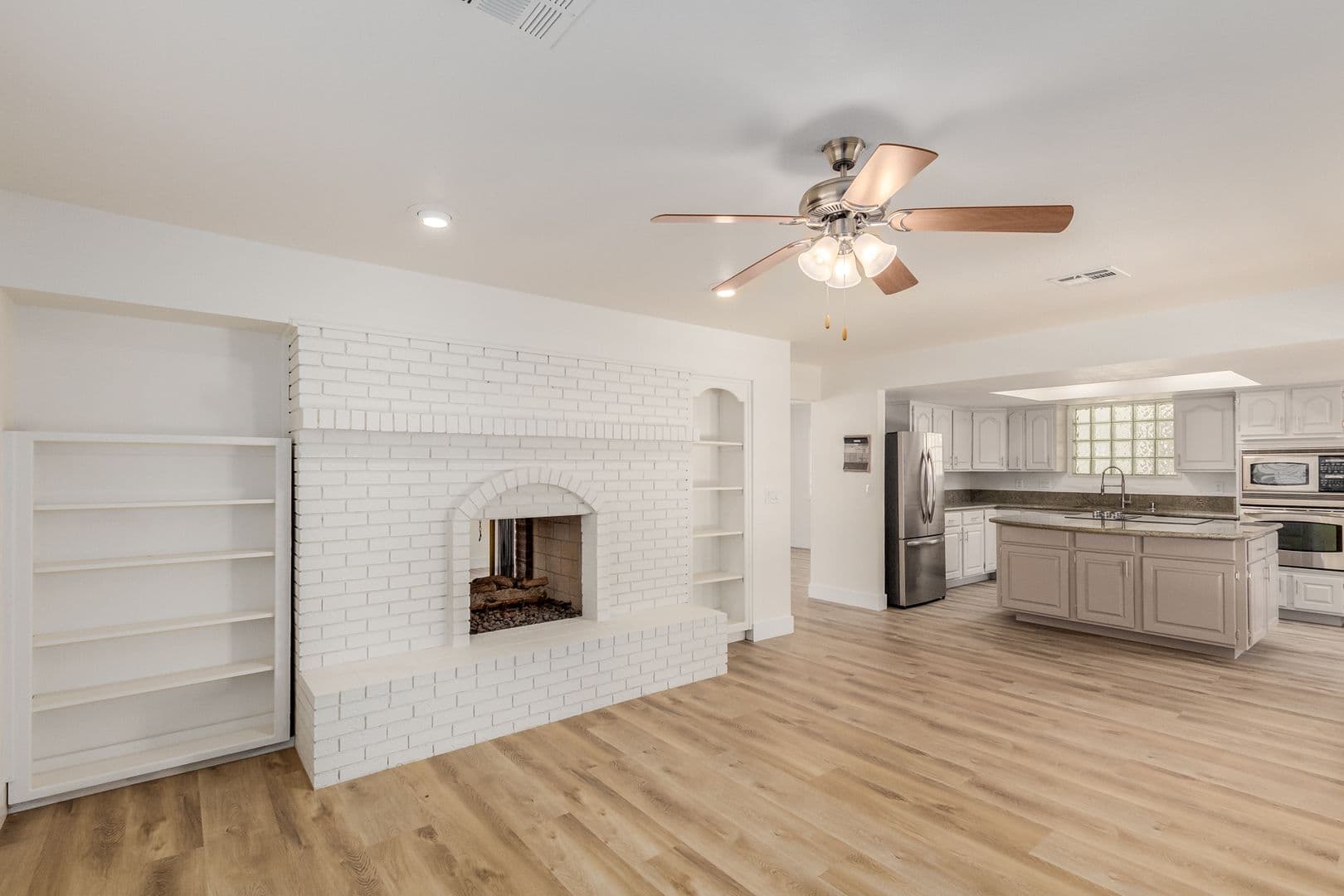 LAS VEGAS House: 861 Vegas Valley Dr