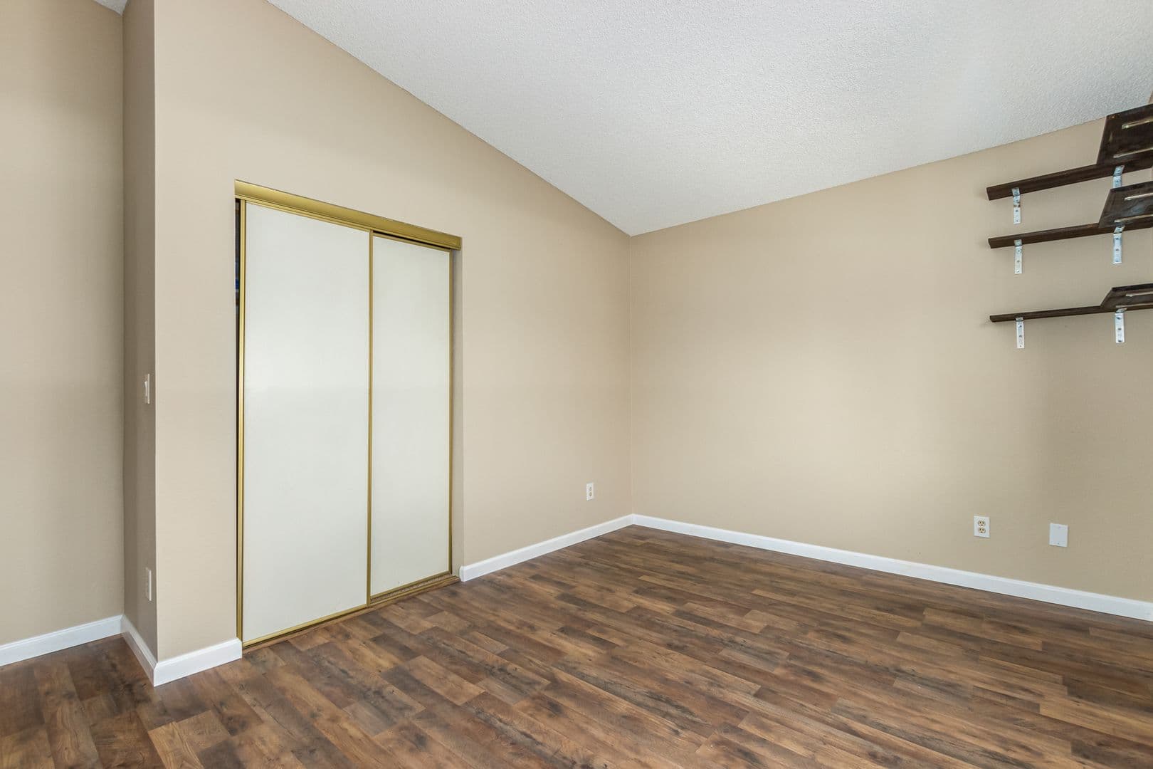 LAS VEGAS House: 616 JONATHAN GLEN WAY