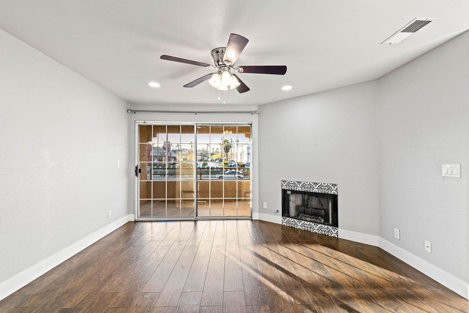 Las Vegas Condo: 2200 S Fort Apache # 2004