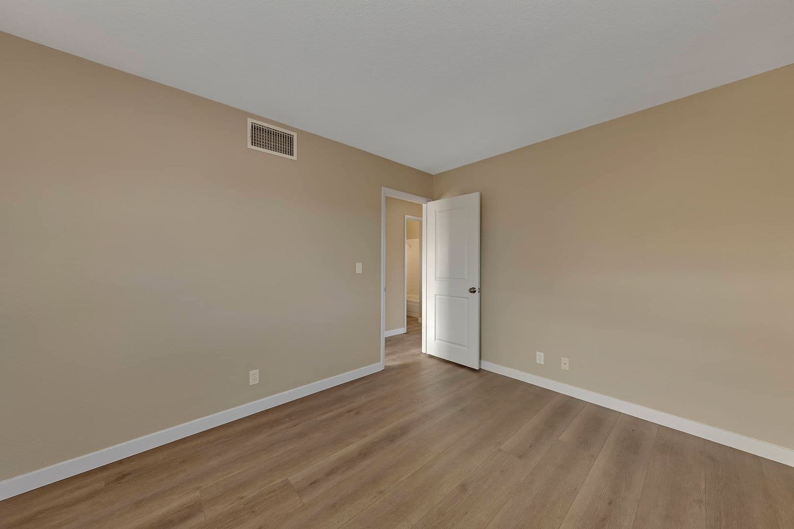 HENDERSON House: 3158 LAUREL AVE