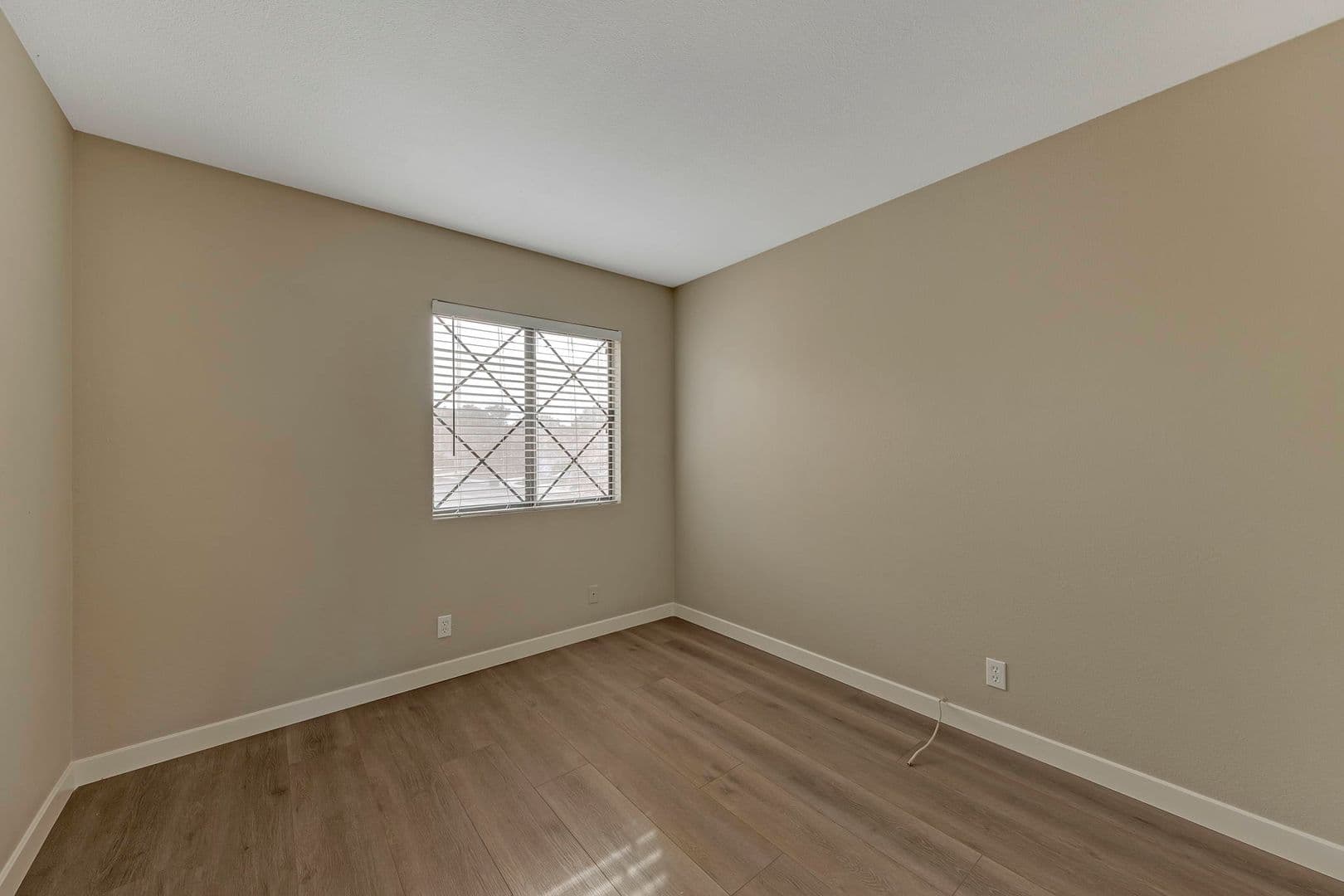 HENDERSON House: 3158 LAUREL AVE