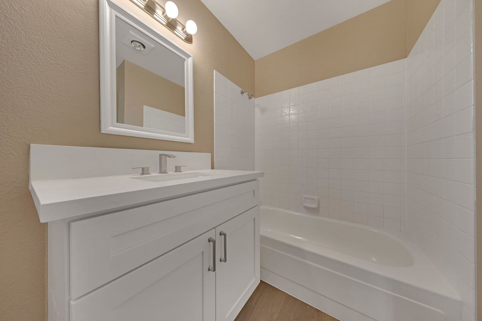 HENDERSON House: 3158 LAUREL AVE