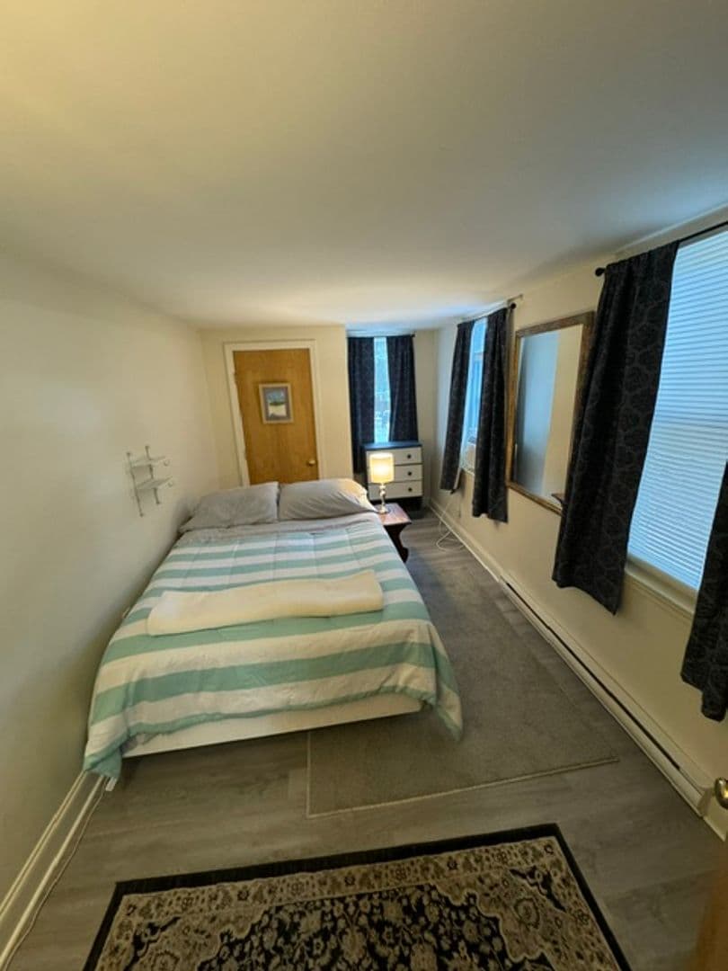 Newmarket Apartment: 11 Lincoln Ave.