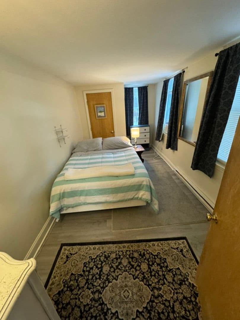 Newmarket Apartment: 11 Lincoln Ave.
