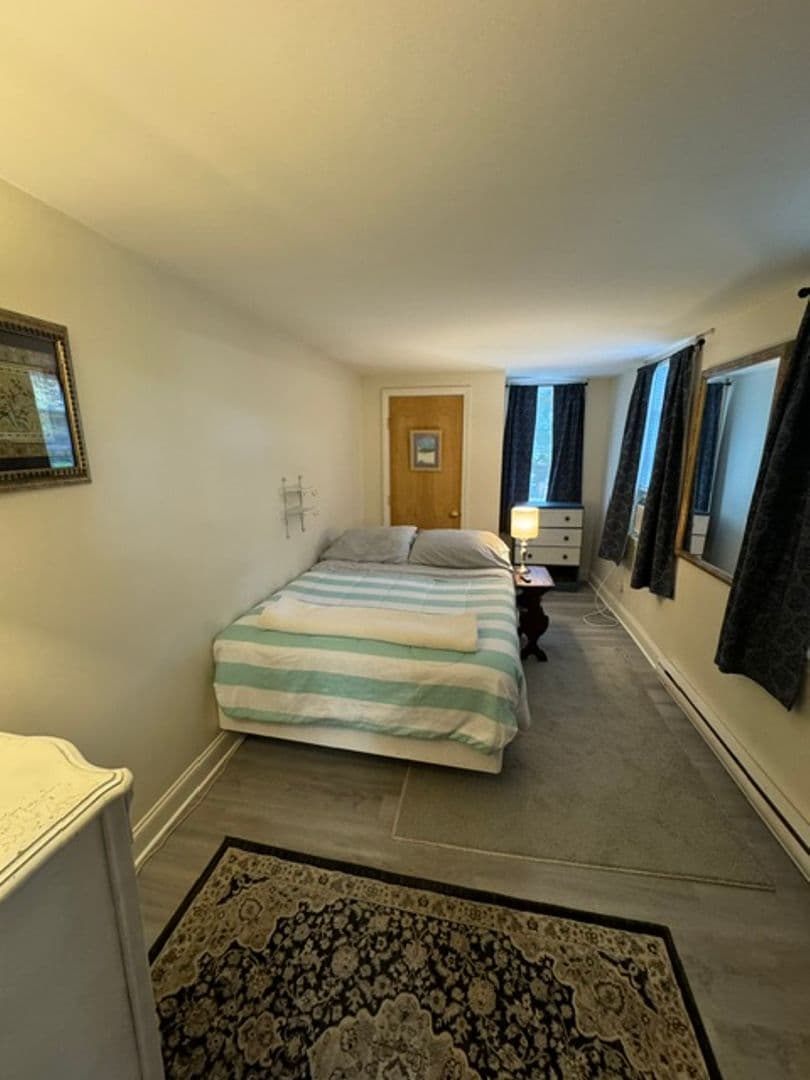Newmarket Apartment: 11 Lincoln Ave.