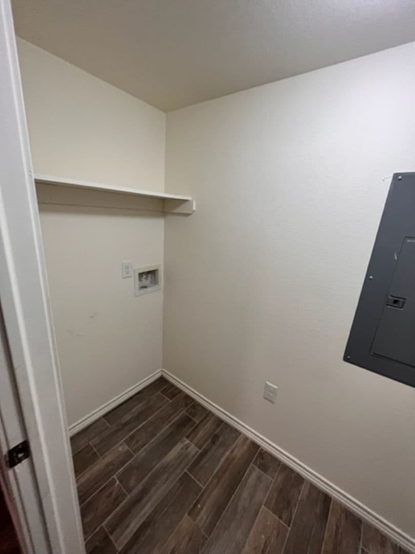 Nederland Apartment: 404 Nederland Ave
