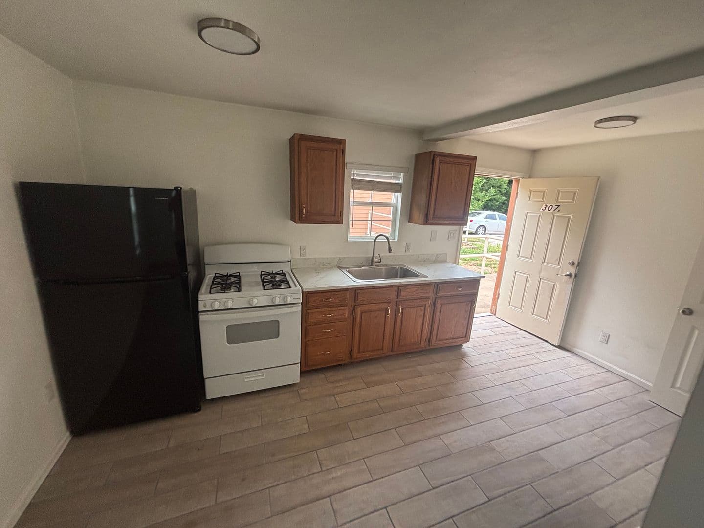 Stillwater Apartment: 305 E Virginia Ave
