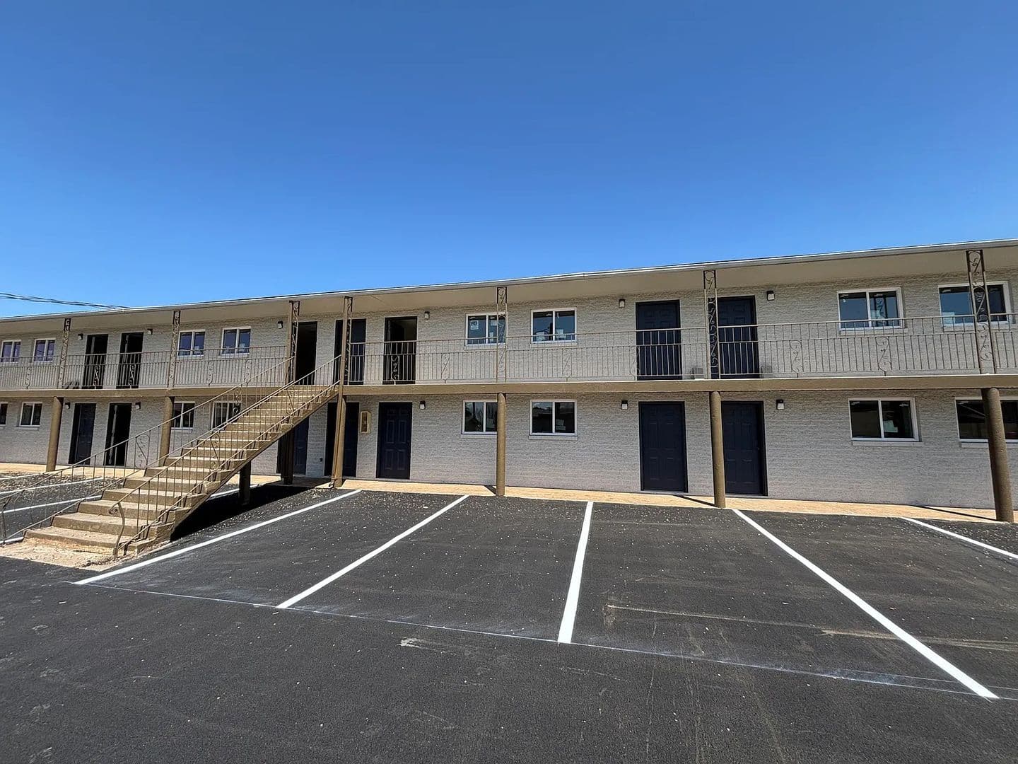 Stillwater Apartment: 1324 E 6th Ave