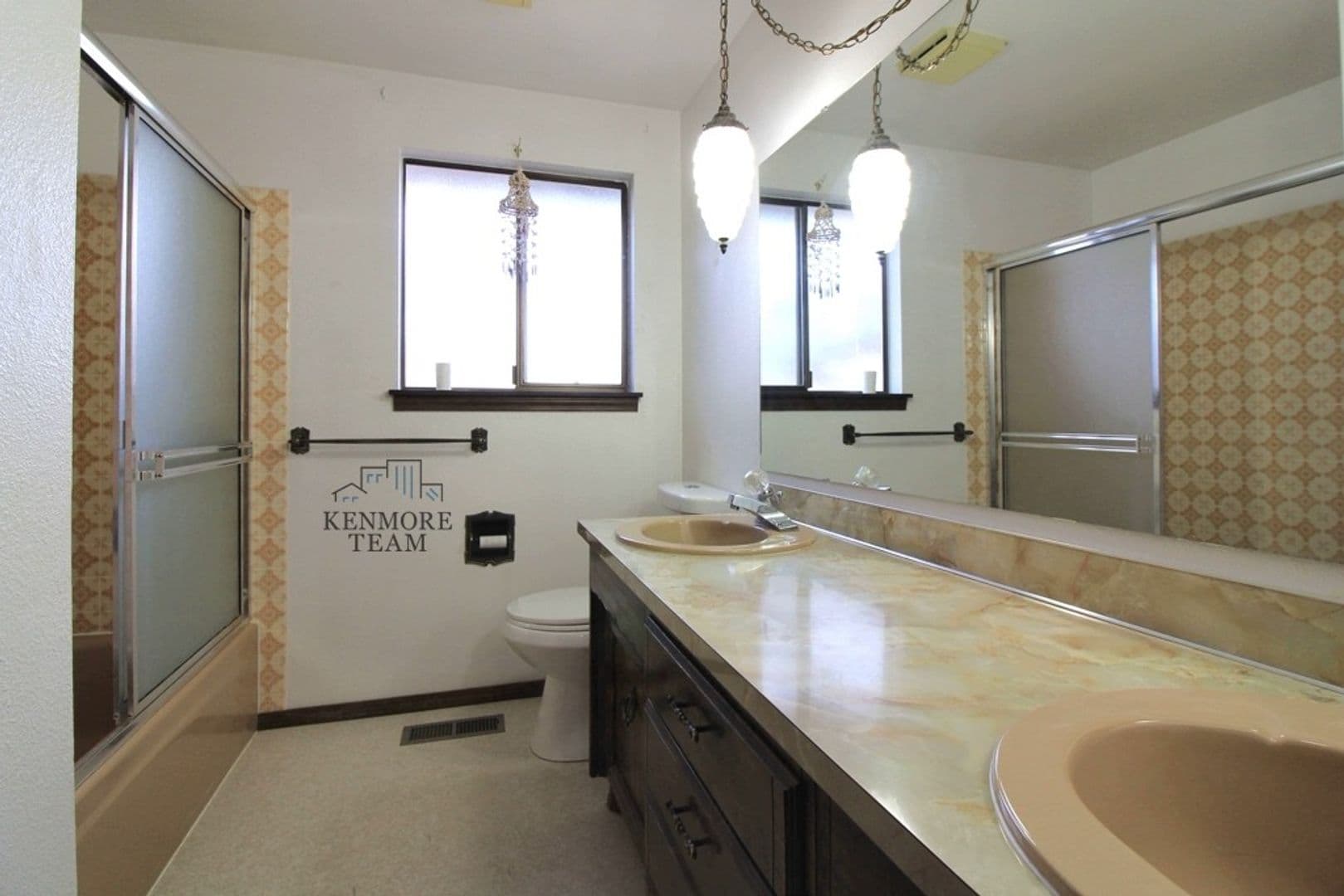 KENNEWICK House: 905 E EASTLAKE DR