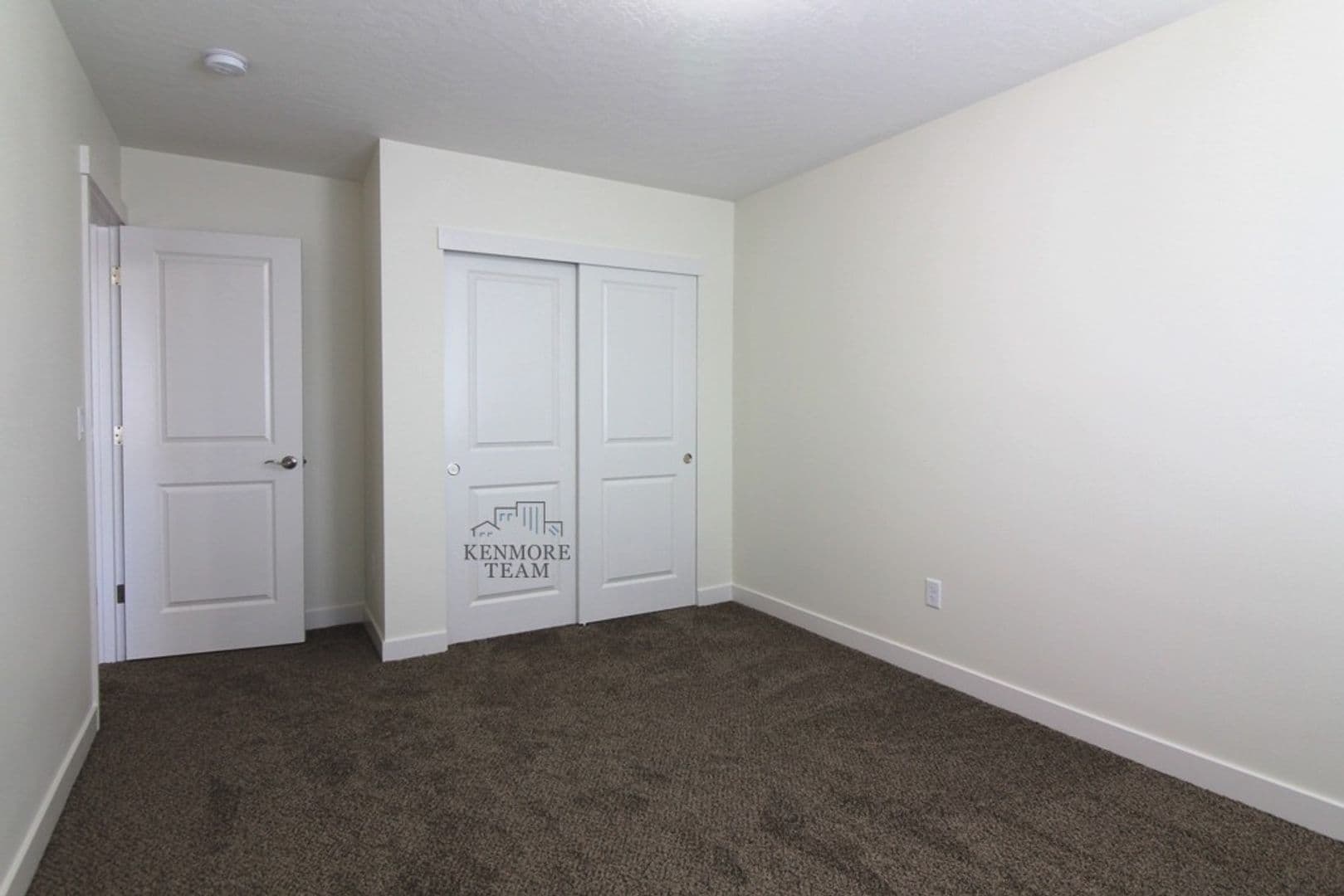 KENNEWICK House: 1041 S CEDAR PL