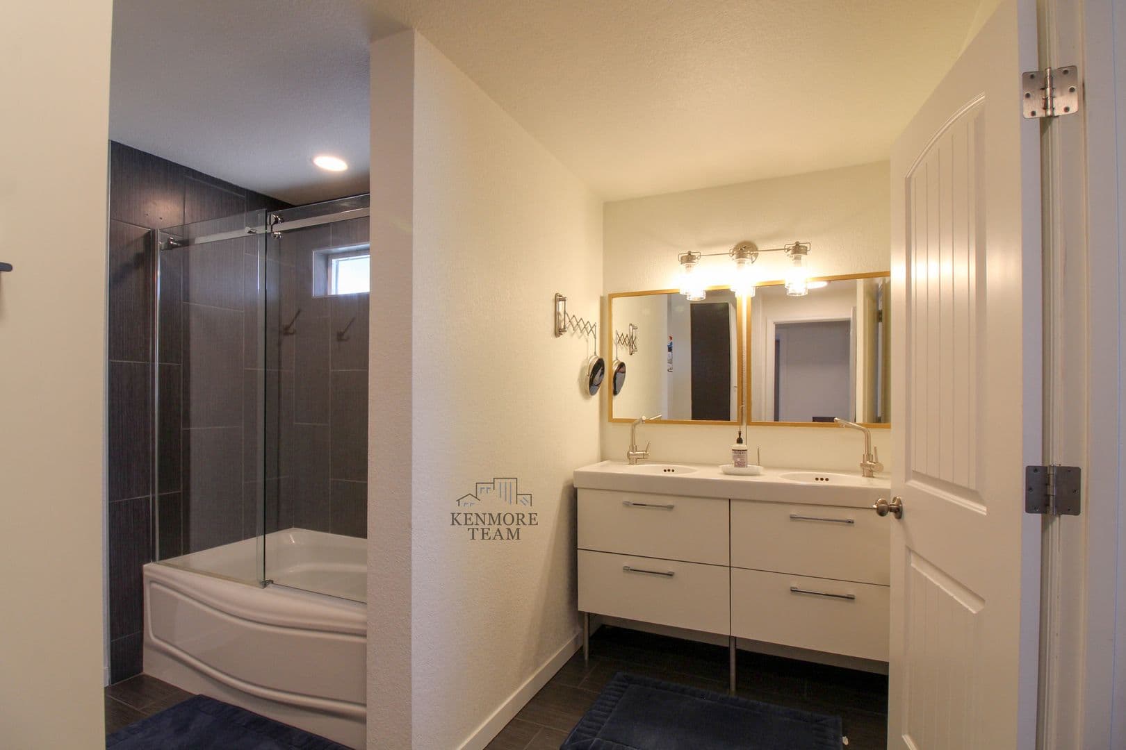 KENNEWICK House: 4201 S VANCOUVER ST