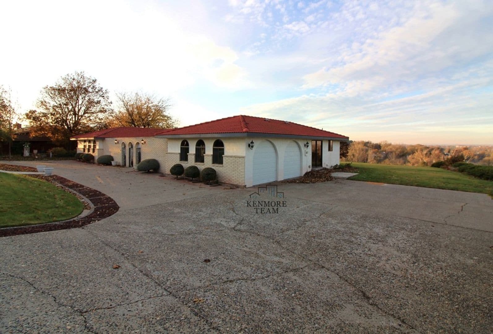 KENNEWICK House: 905 E EASTLAKE DR