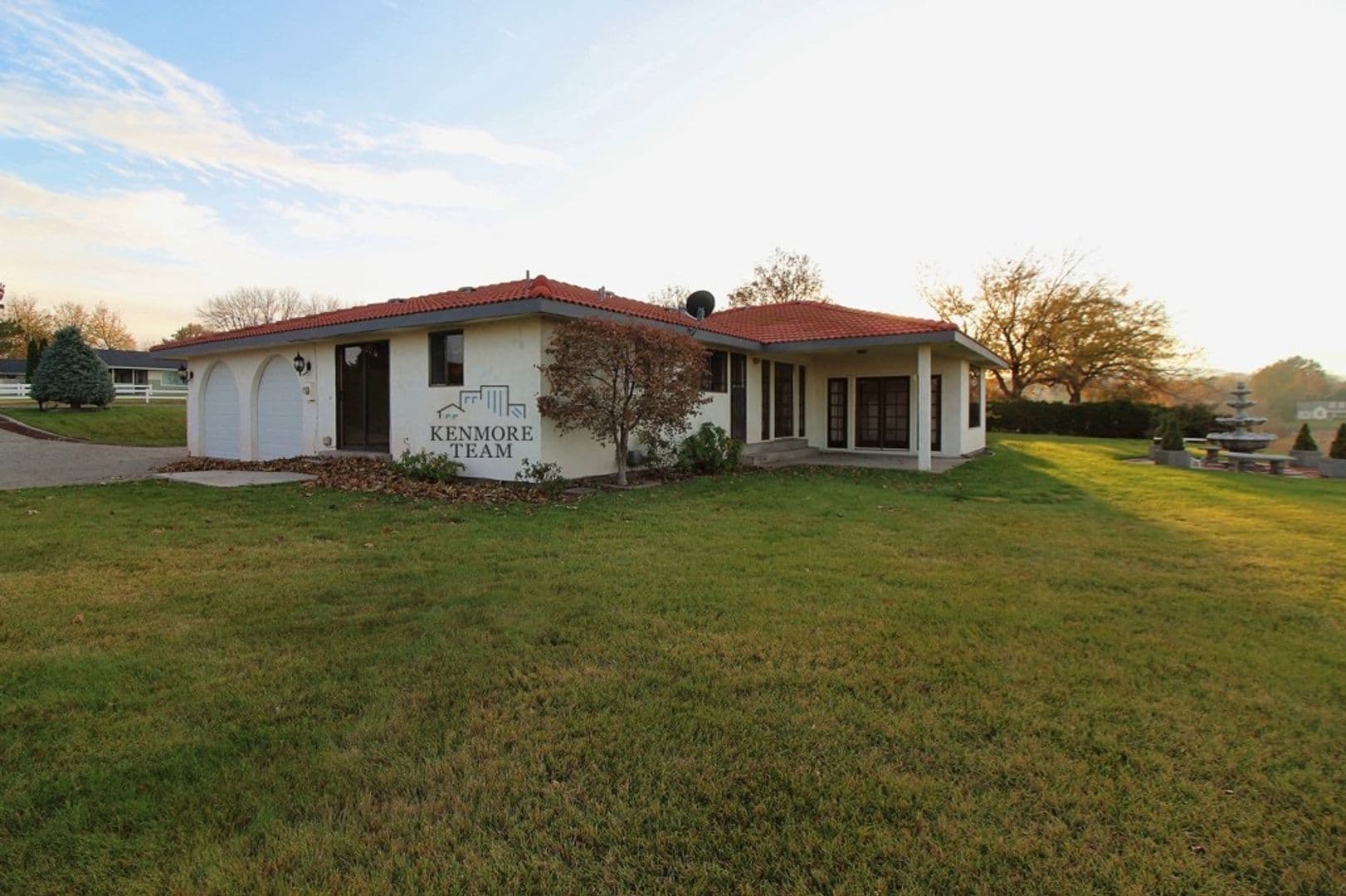 KENNEWICK House: 905 E EASTLAKE DR