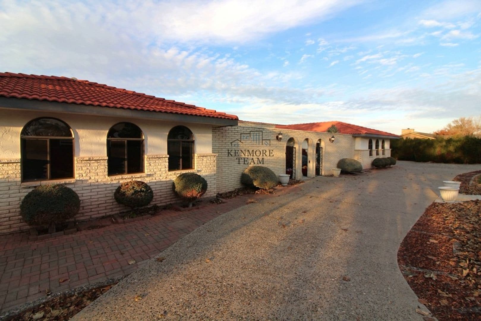 KENNEWICK House: 905 E EASTLAKE DR