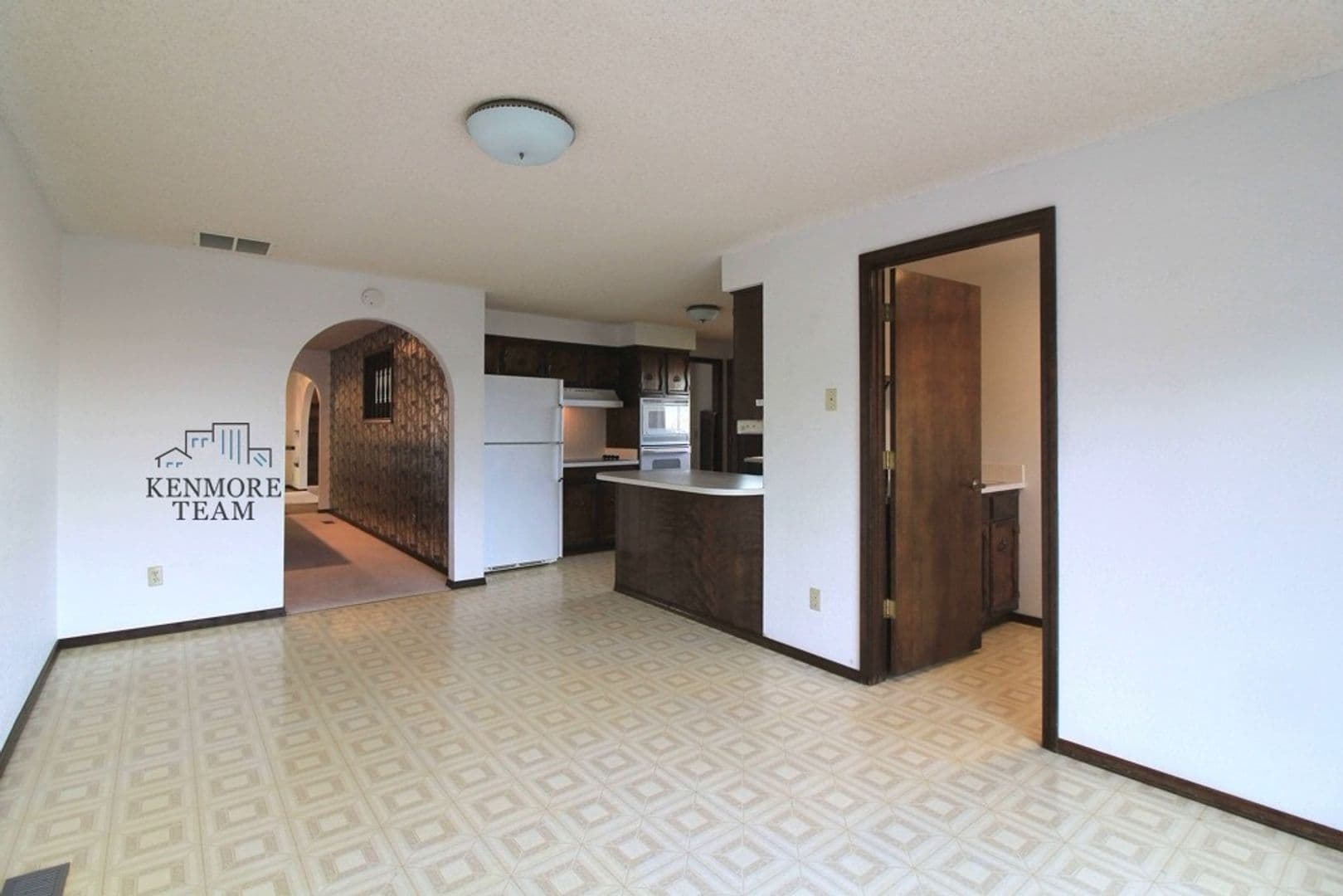 KENNEWICK House: 905 E EASTLAKE DR