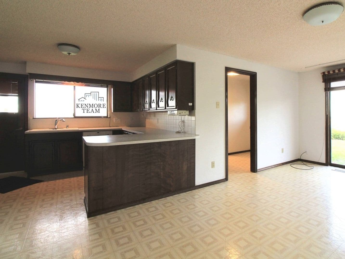 KENNEWICK House: 905 E EASTLAKE DR