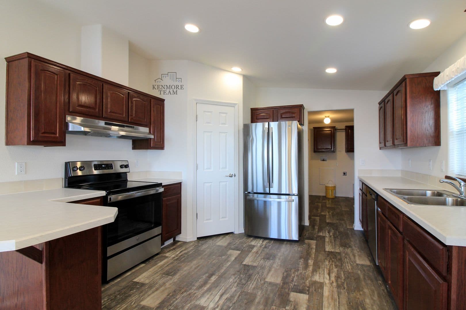 KENNEWICK House: 1214 N MORAIN LP