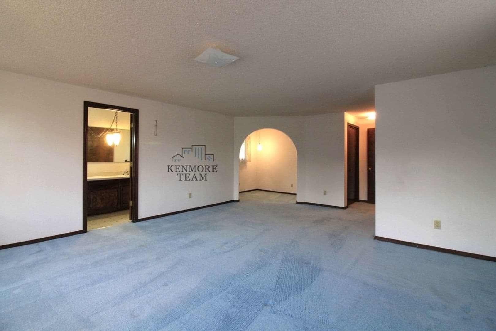 KENNEWICK House: 905 E EASTLAKE DR