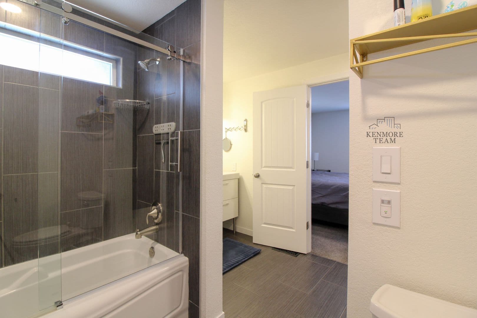KENNEWICK House: 4201 S VANCOUVER ST