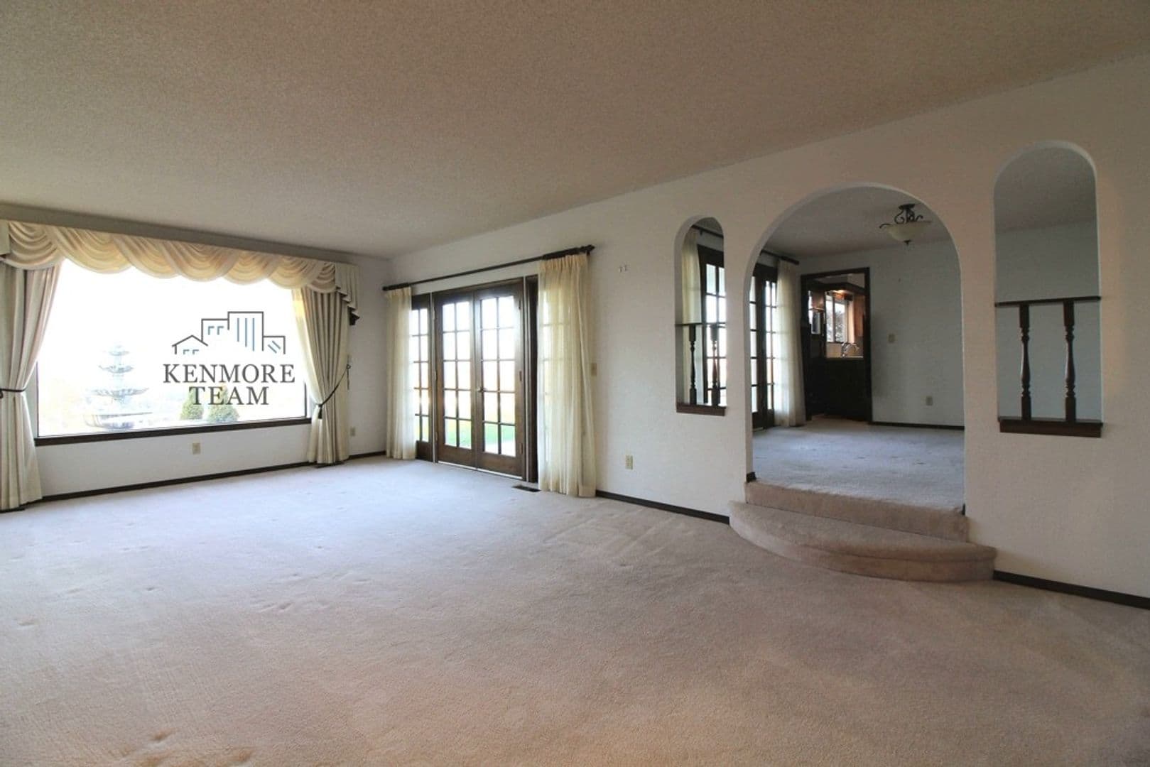 KENNEWICK House: 905 E EASTLAKE DR