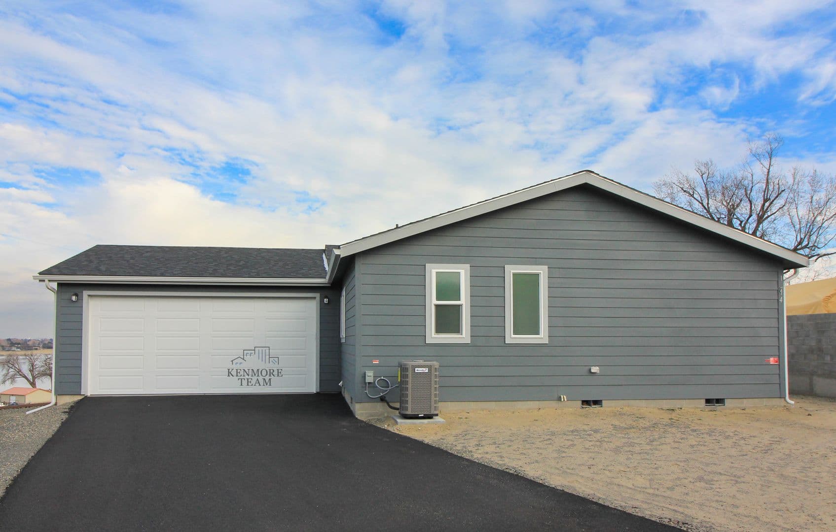 KENNEWICK House: 1214 N MORAIN LP