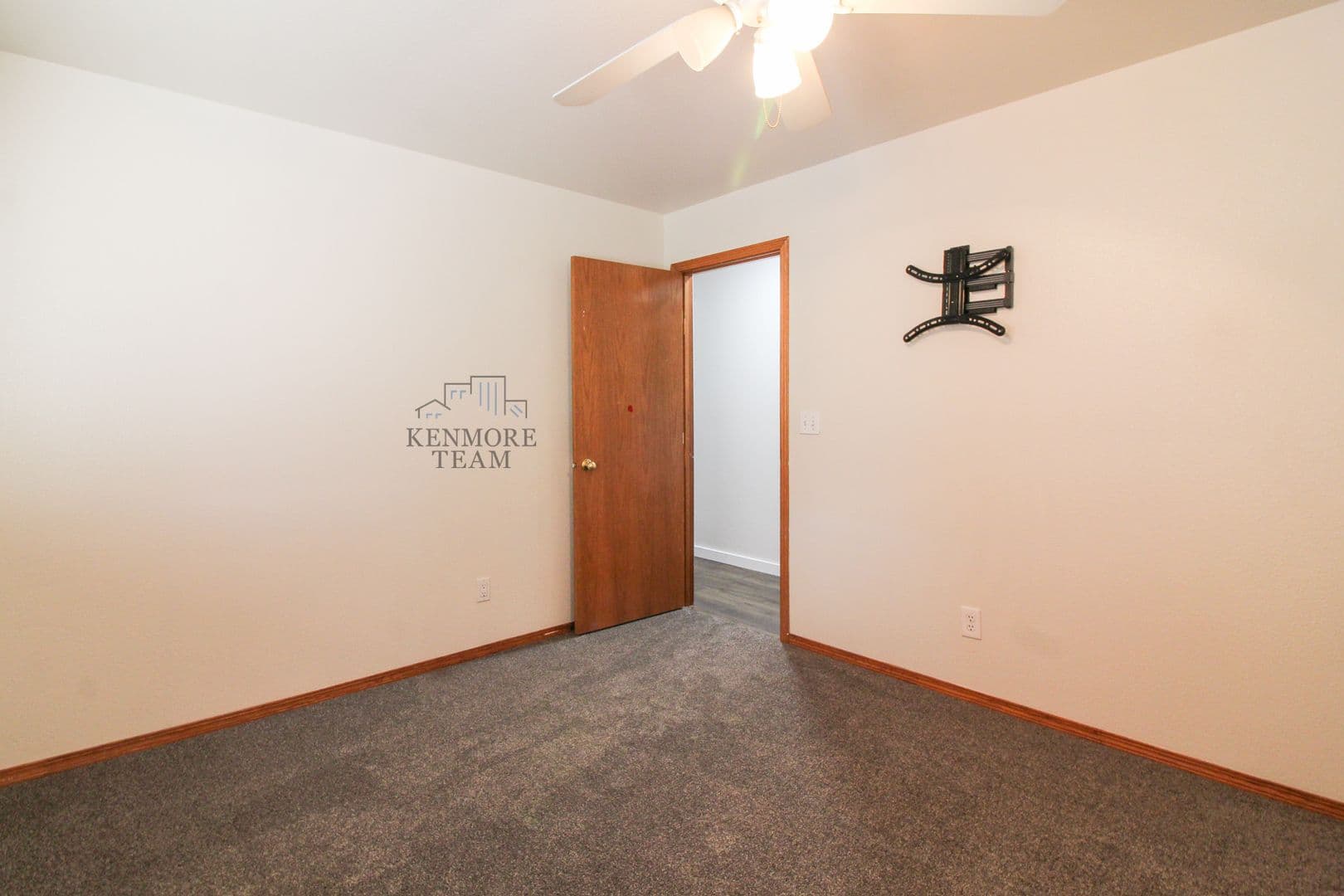 KENNEWICK House: 2503 W 37TH AVE