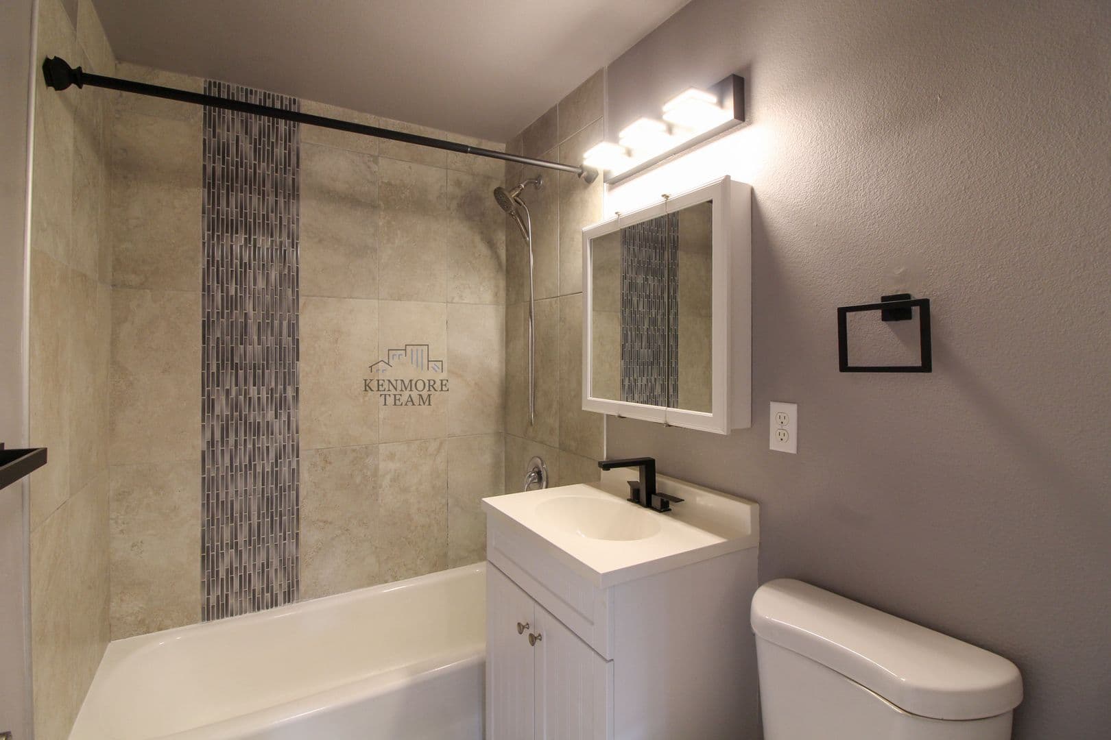 KENNEWICK House: 1321 W 3RD AVE