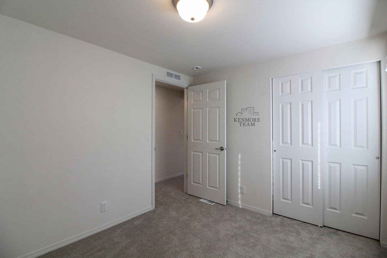 KENNEWICK House: 1214 N MORAIN LP