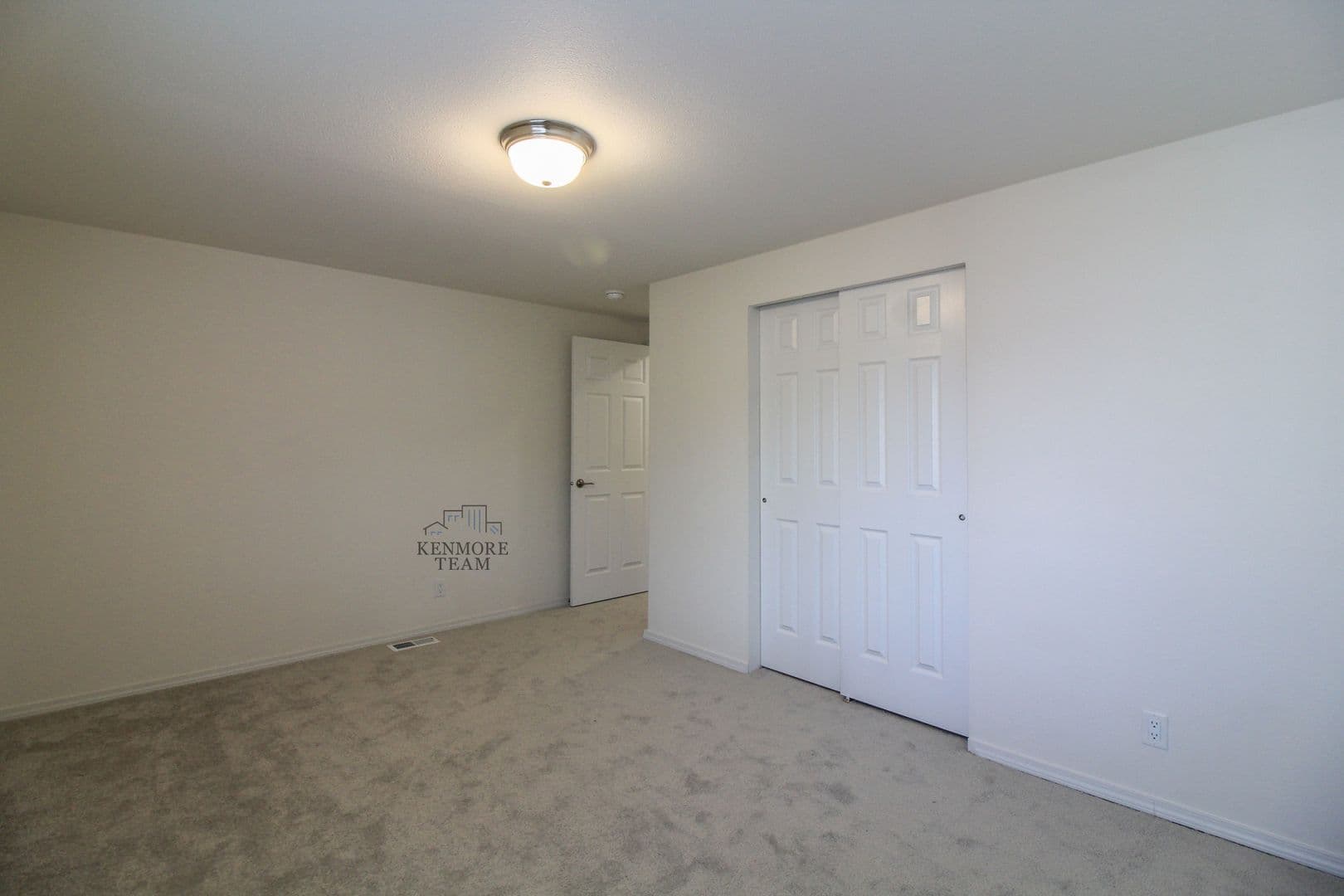 KENNEWICK House: 1214 N MORAIN LP