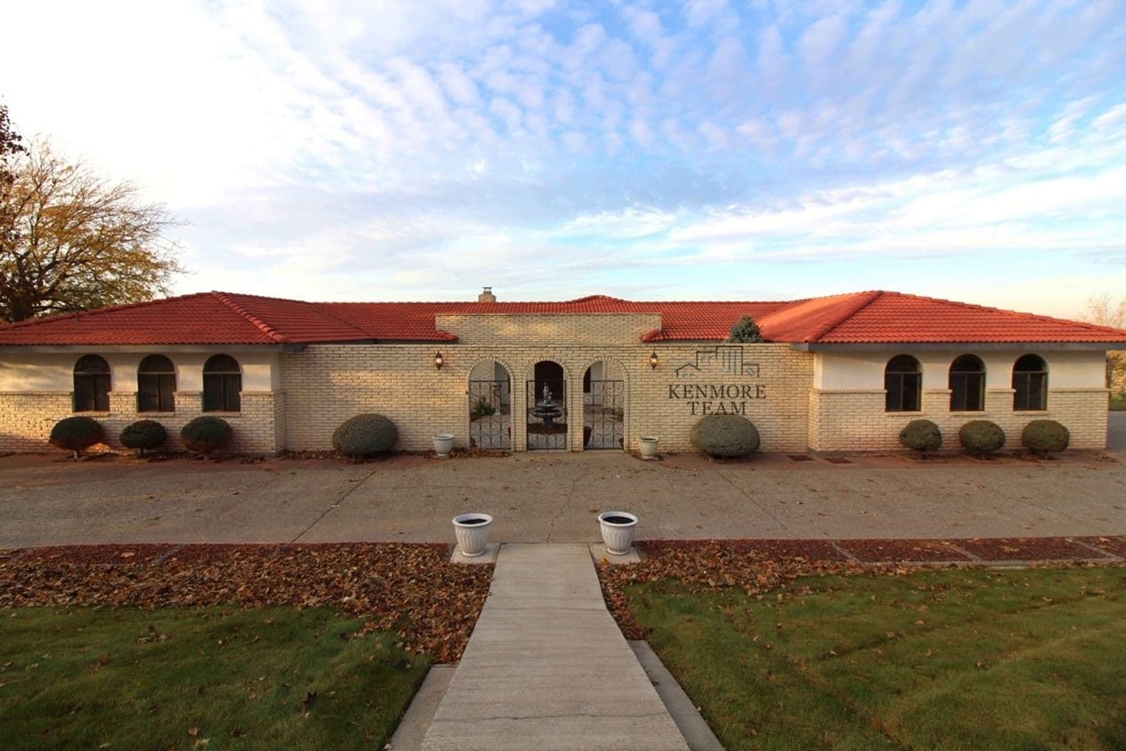 KENNEWICK House: 905 E EASTLAKE DR