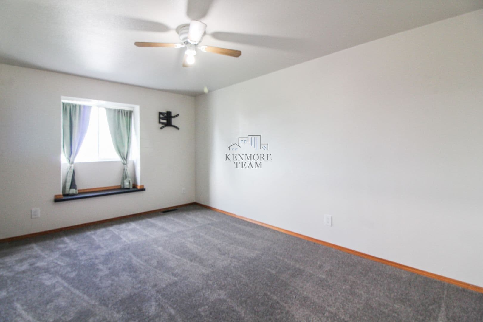 KENNEWICK House: 2503 W 37TH AVE