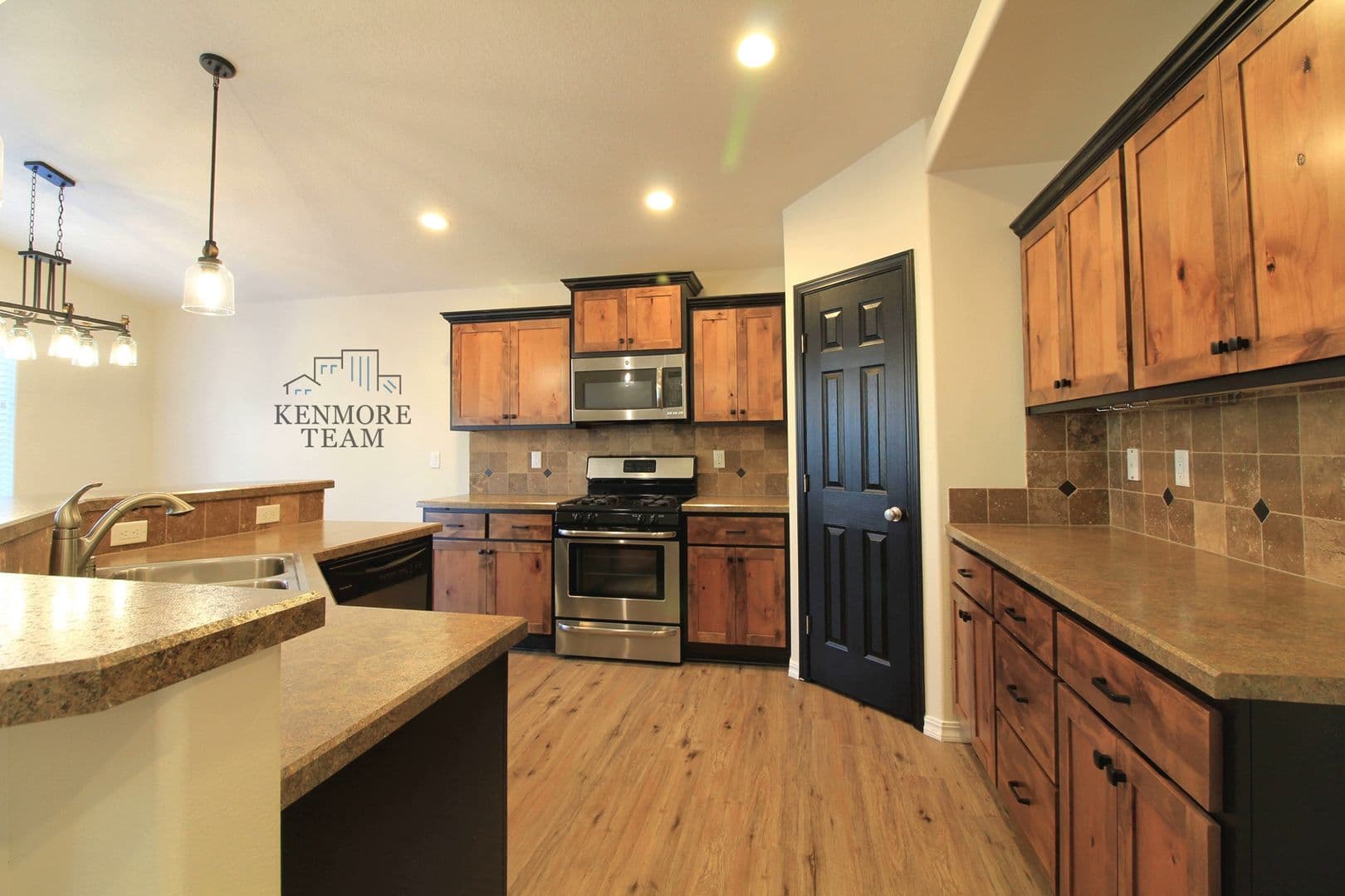 RICHLAND House: 544 LAKEROSE LP