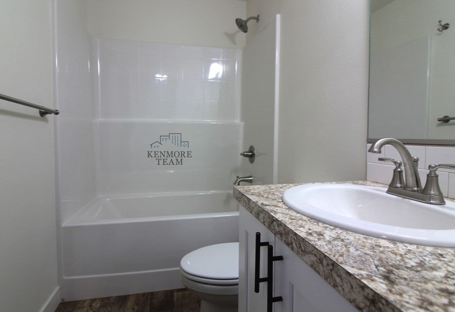 KENNEWICK House: 1041 S CEDAR PL