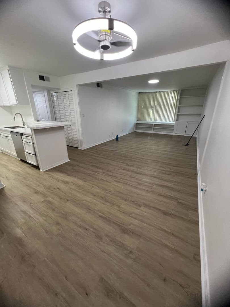 Tarzana Condo: 18620 Hatteras St #265