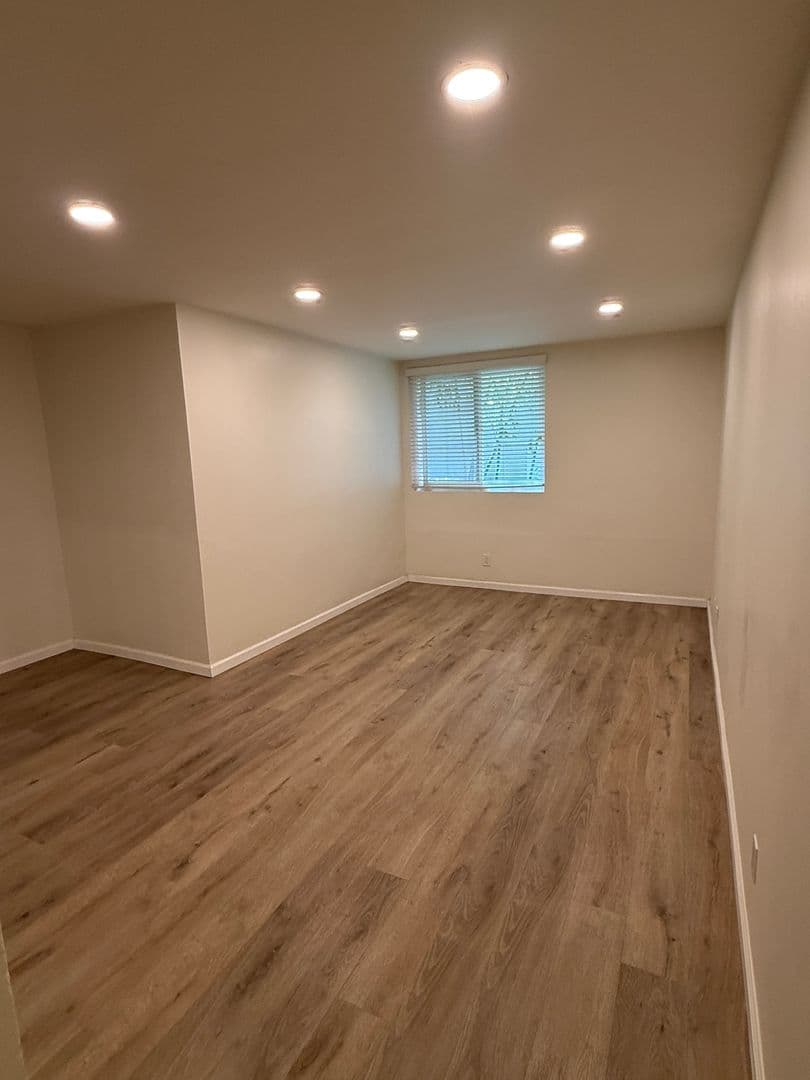 Marina Del Rey Apartment: 33 Driftwood St.