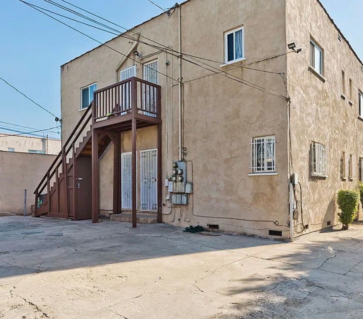 Los Angeles Apartment: 5119 W. 21st Street