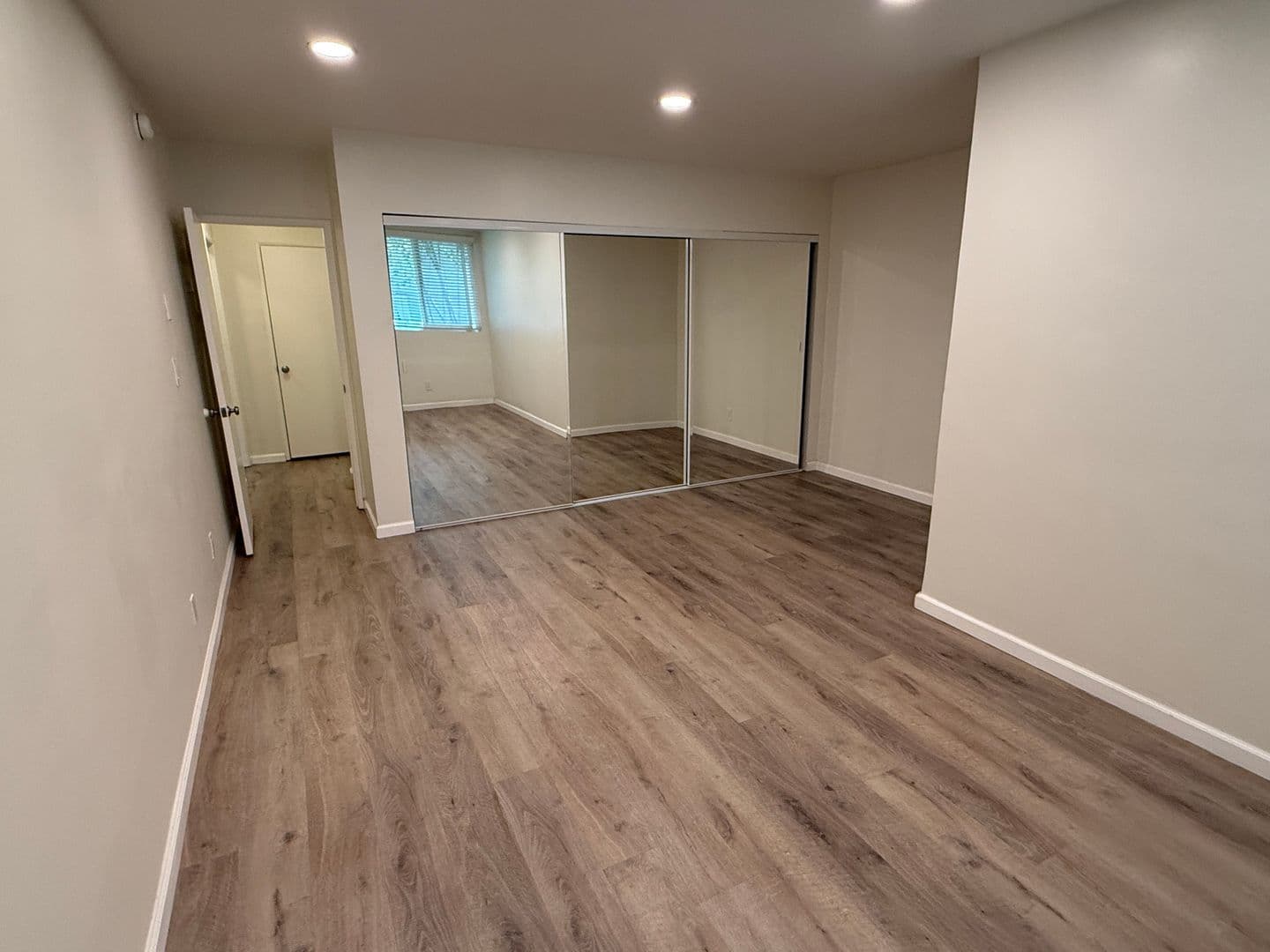 Marina Del Rey Apartment: 33 Driftwood St.