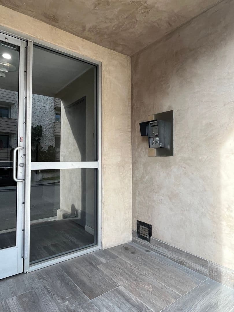 Marina Del Rey Apartment: 33 Driftwood St.