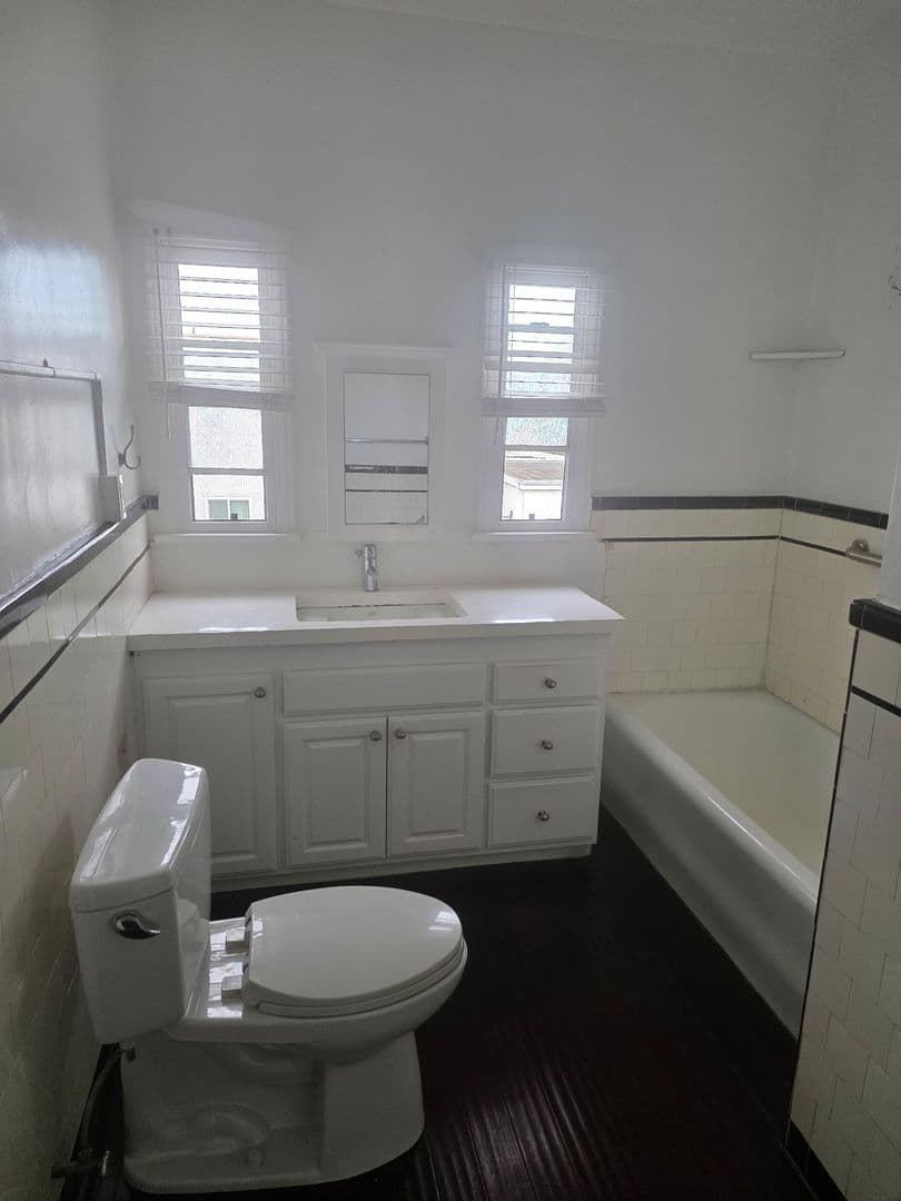 Los Angeles Apartment: 5119 W. 21st Street