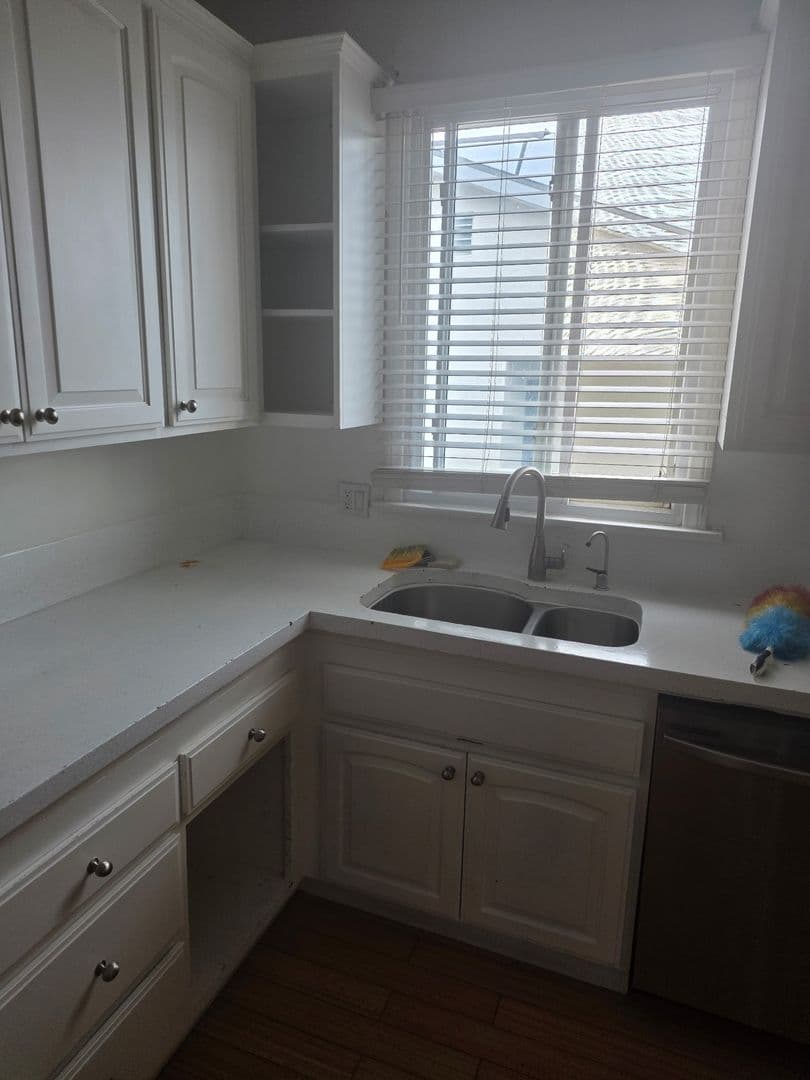 Los Angeles Apartment: 5119 W. 21st Street
