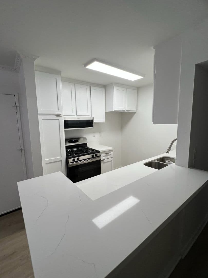 Tarzana Condo: 18620 Hatteras St #265
