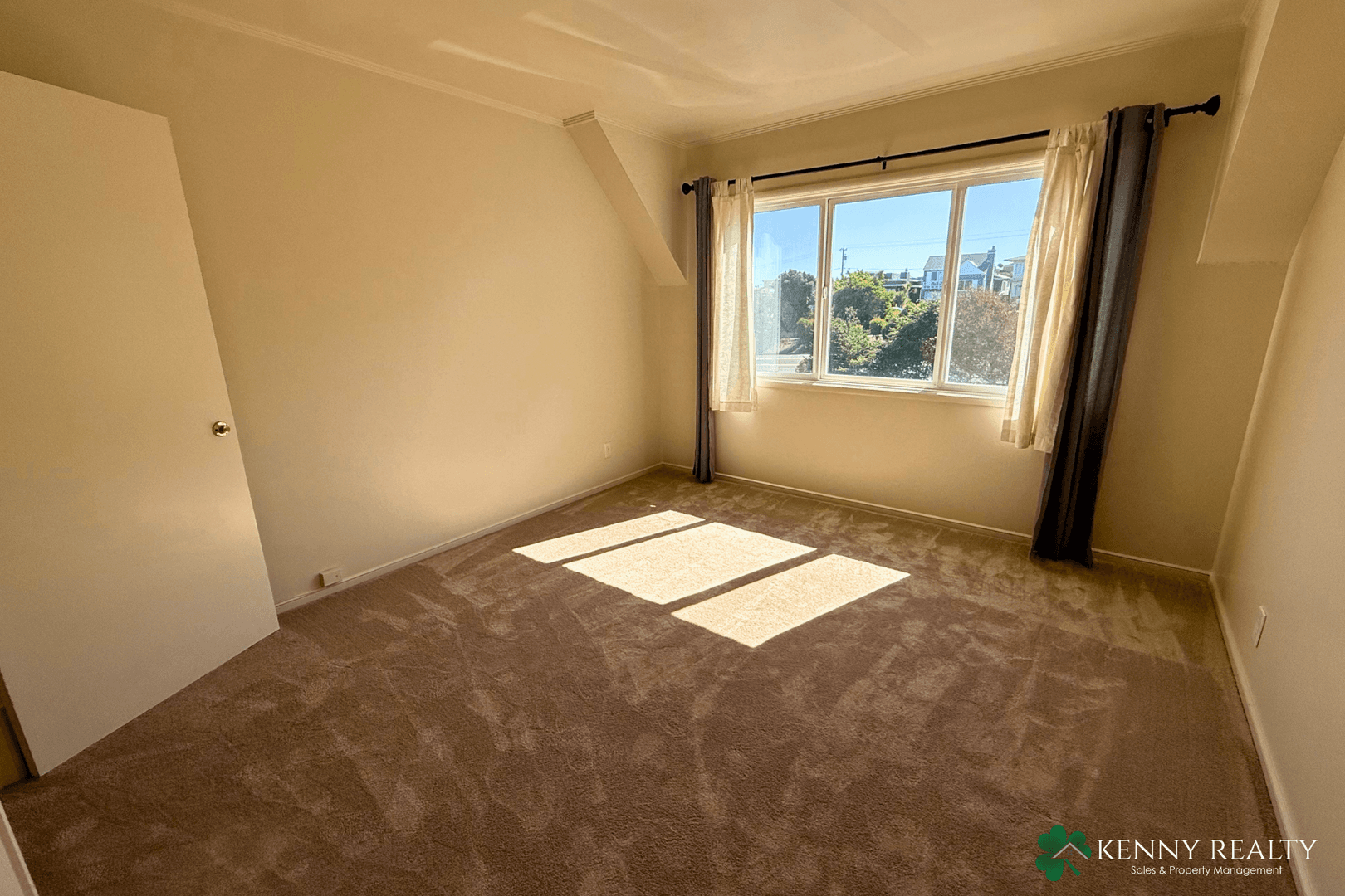 Daly City House: 654 N. Mayfair Ave