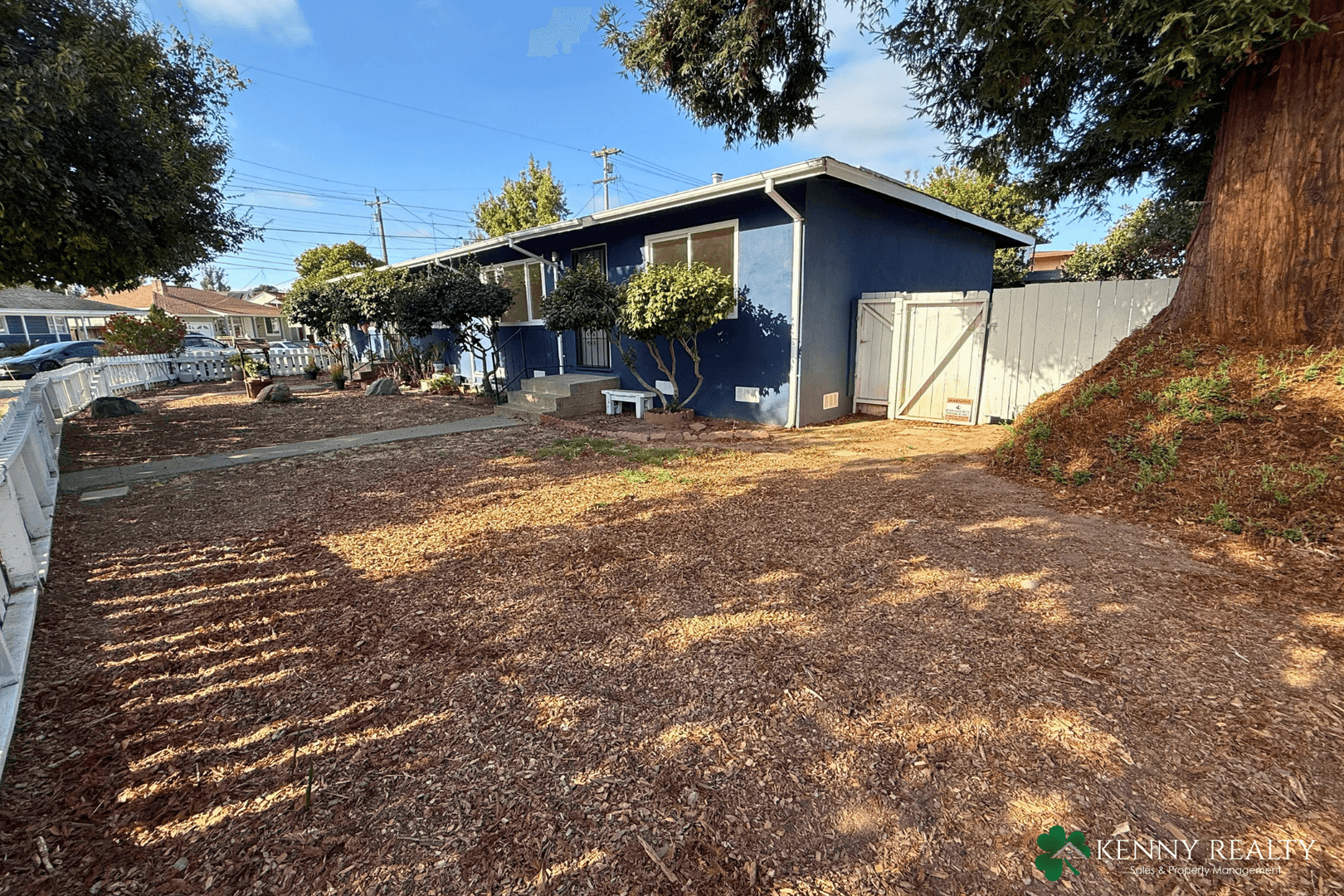 Burlingame House: 900 Larkspur Drive