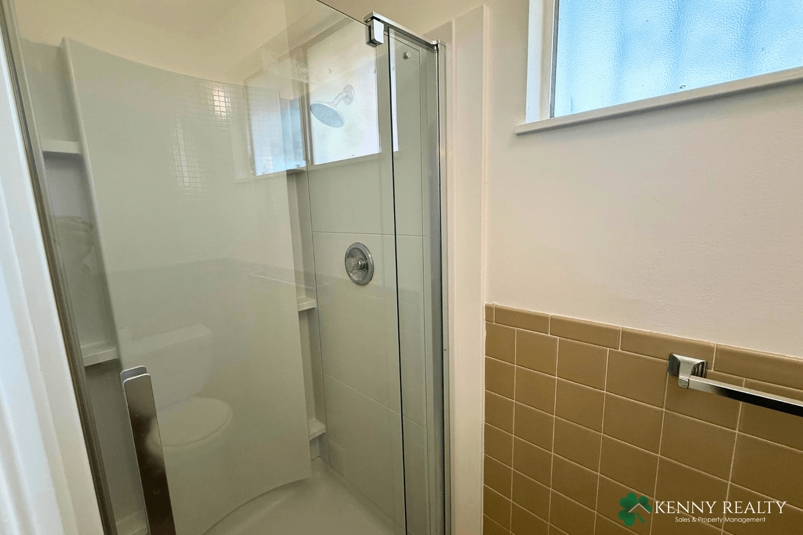 Pacifica House: 23 Holiday Court