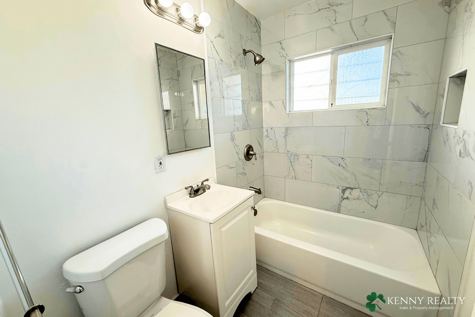 Burlingame House: 900 Larkspur Drive