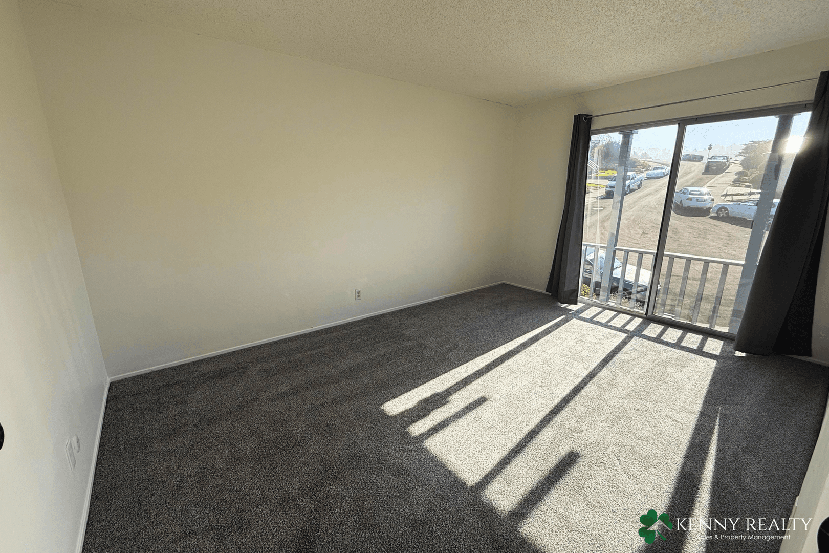 Pacifica House: 23 Holiday Court