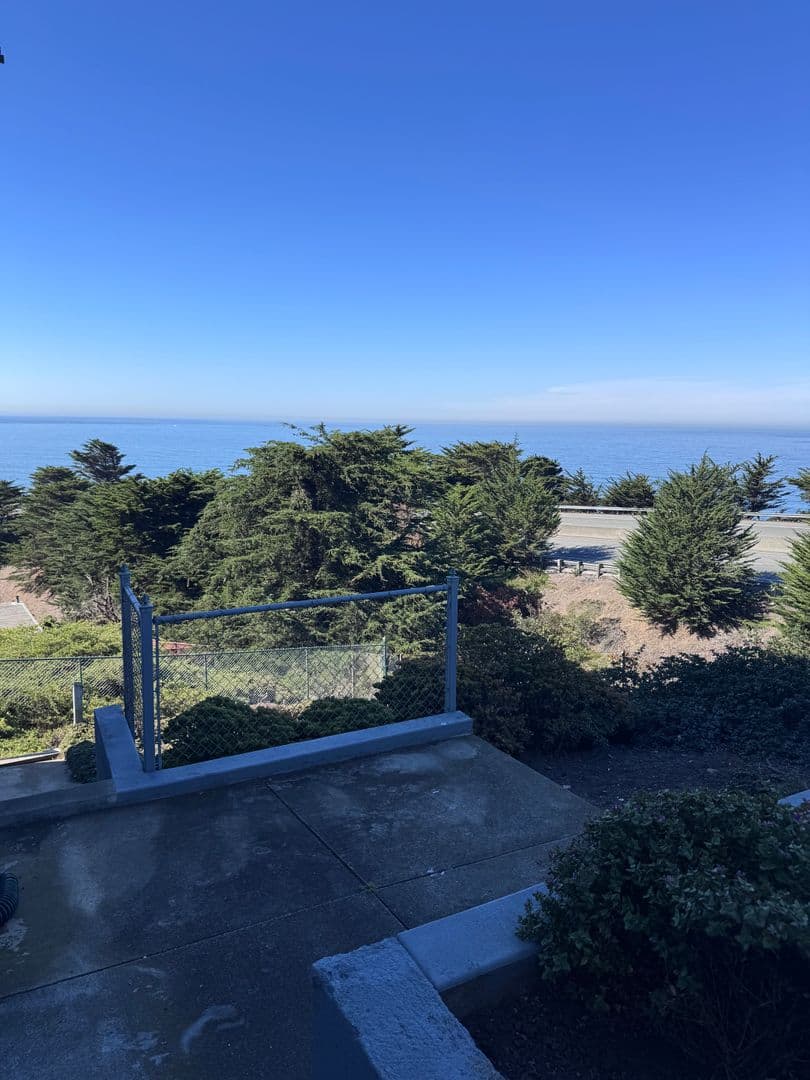 Pacifica House: 23 Holiday Court