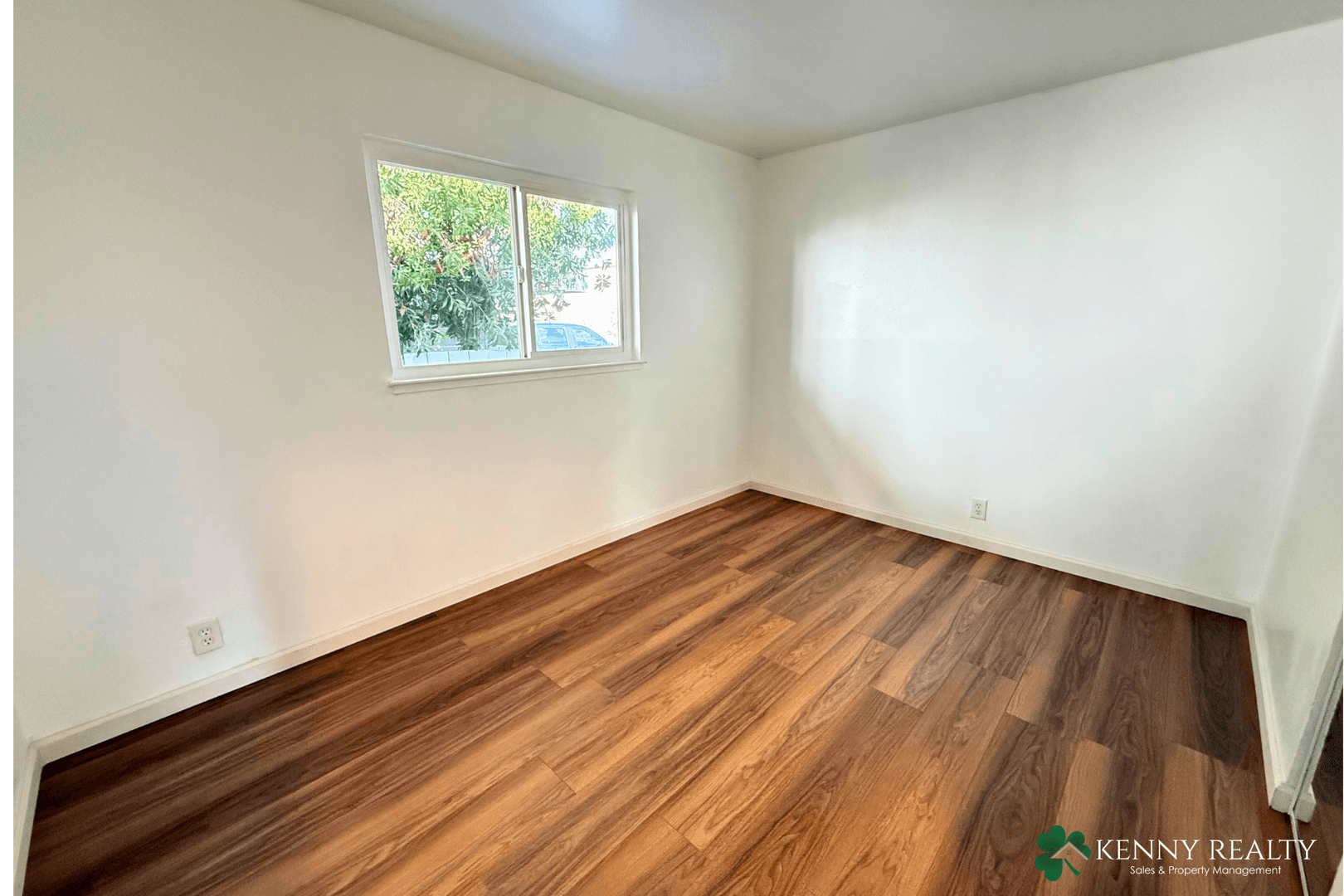 Burlingame House: 900 Larkspur Drive
