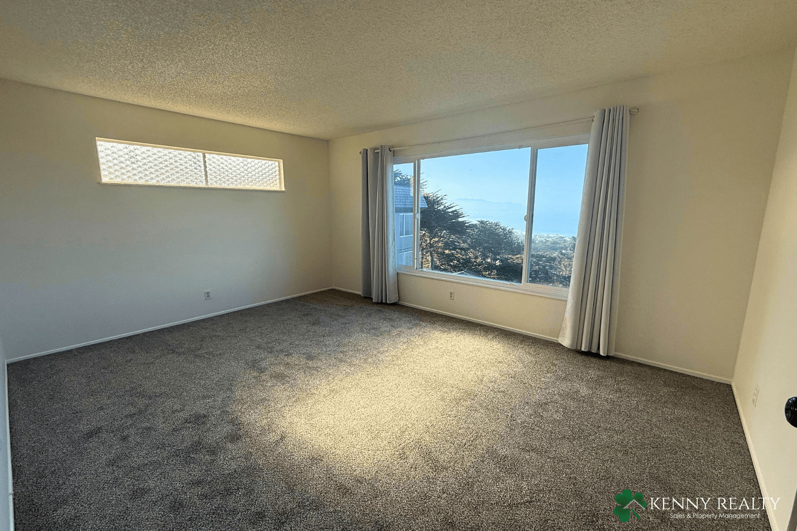 Pacifica House: 23 Holiday Court