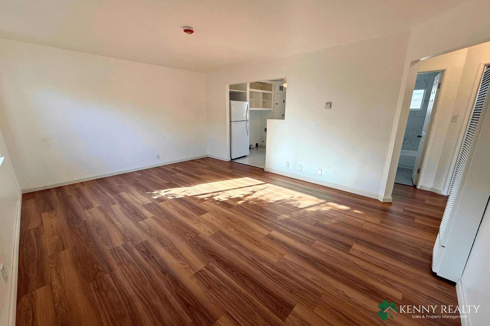 Burlingame House: 900 Larkspur Drive